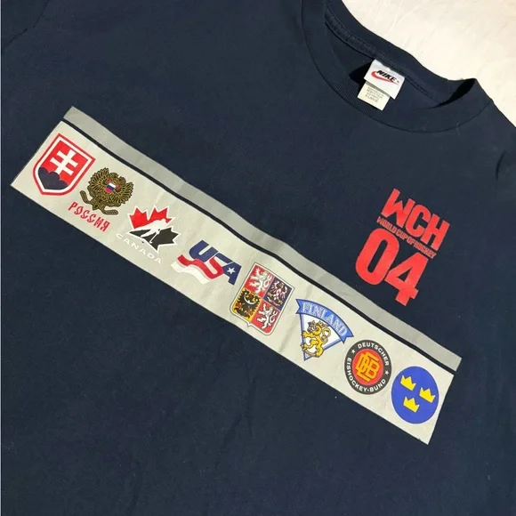 Nike 2004 men’s tshirt - Picture 2 of 4